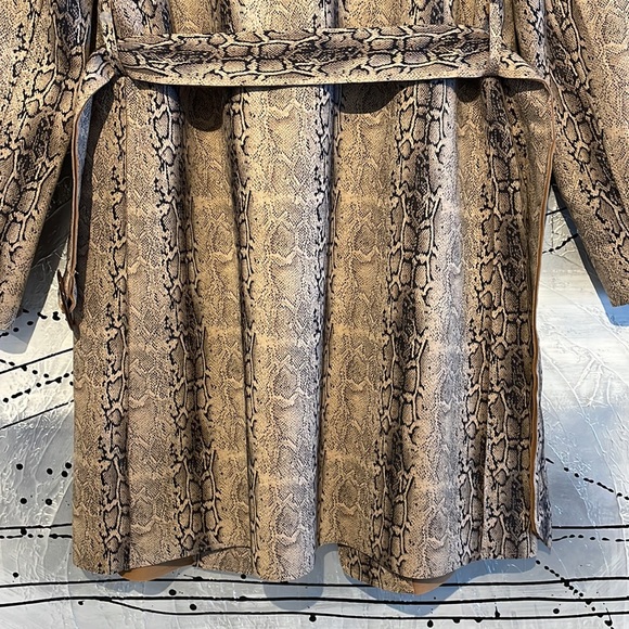 New Solitaire Trench Coat. Size M. Snakeskin Print. - Picture 7 of 10